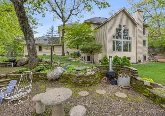 Photo 3 of Single family home for sale at 14700 White Oak Dr, Burnsville, MN 55337 | MLS# 7091944 | Listing updated on 2026-06-13