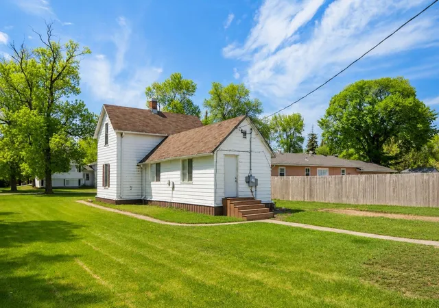 Photo 3 of Single family home for sale at 20 5th Avenue Se, Mayville, ND 58257 | MLS# 7091946 | Listing updated on 2026-06-13