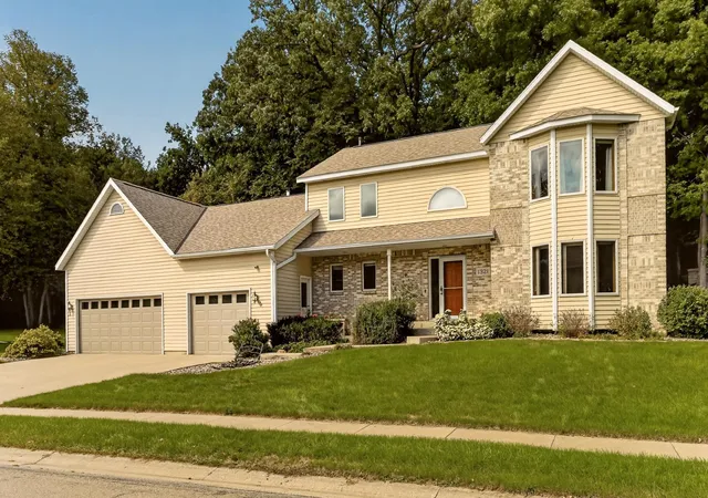 Single family home for sale at 1321 Woodland Dr SW, Rochester, MN 55902 | MLS# 7092145
