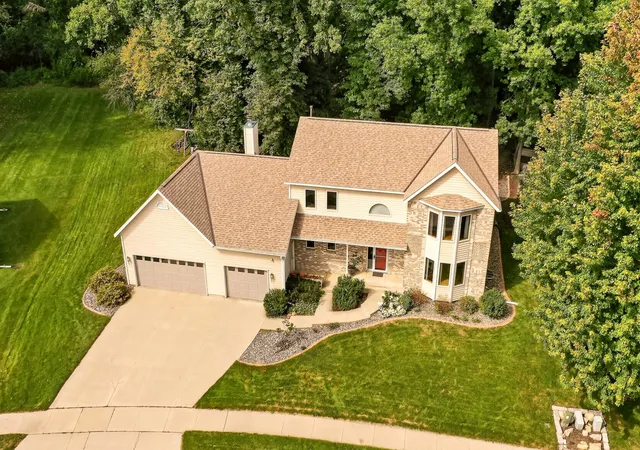 Photo 2 of Single family home for sale at 1321 Woodland Dr Sw, Rochester, MN 55902 | MLS# 7092145 | Listing updated on 2026-09-23