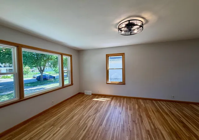 4th image of 917 N Mckenzie St, Luverne, MN 56156 | MLS# 7092175