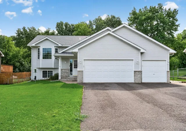 Homes for sale in Isanti, MN | 1002 3Rd Ave Sw, Isanti, MN 55040 | MLS# 7092236