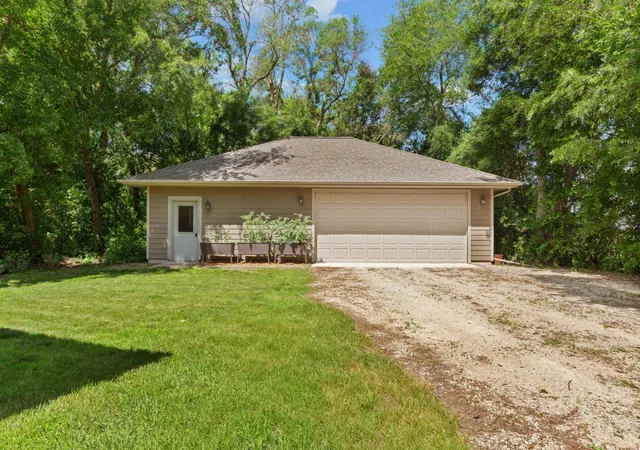 Homes for sale in Ellendale, MN | 10060 Sw 82Nd Ave, Ellendale, MN 56026 | MLS# 7092241