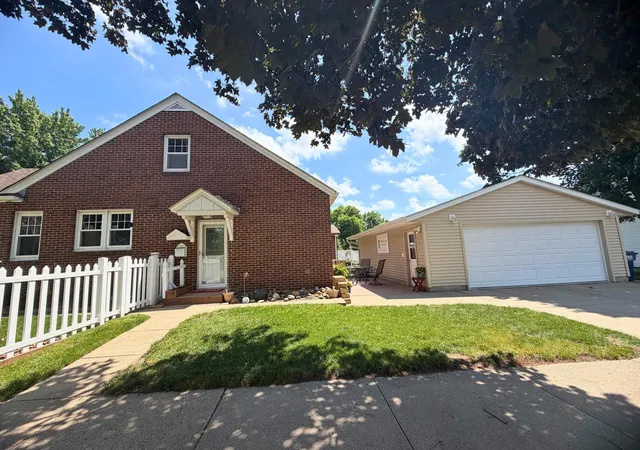 Homes for sale in New Ulm, MN | 927 N State St, New Ulm, MN 56073 | MLS# 7092247