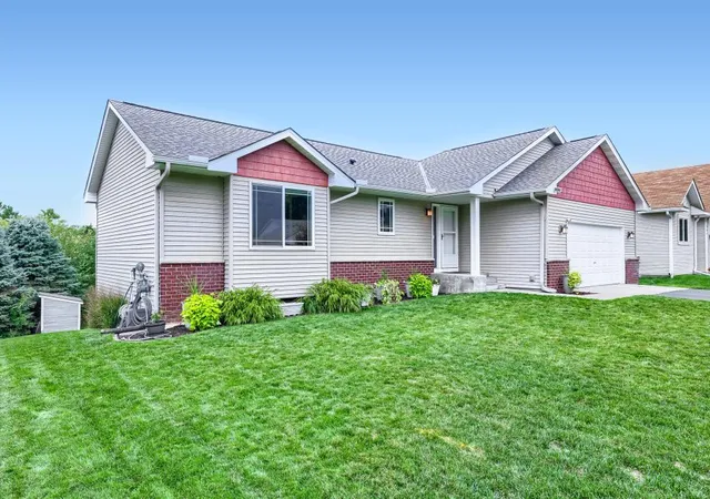 Photo 1 of Single family home for sale at 749 Pleasant Ave, Saint Paul Park, MN 55071 | MLS# 7092255 | Listing updated on 2026-10-08