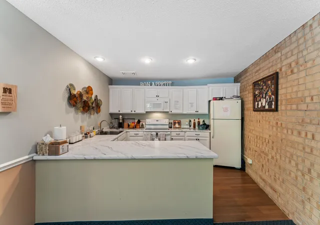 Homes for sale in Minnetonka, MN | 5627 Green Circle Dr #113, Minnetonka, MN 55343 | MLS# 7092361