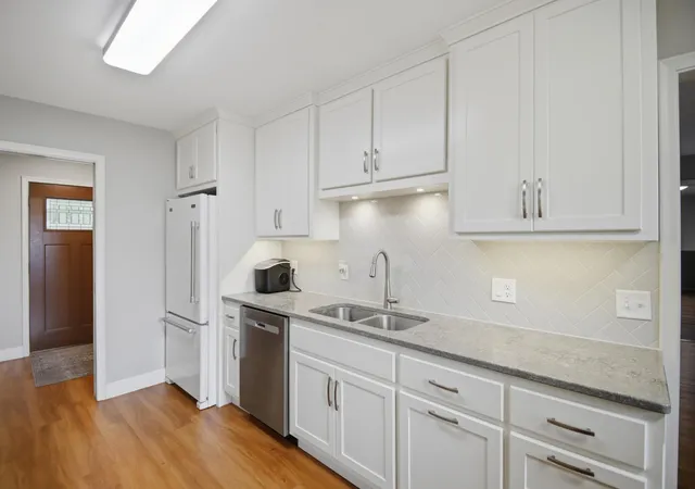 5th image of 2022 Grand Ave, Albert Lea, MN 56007 | MLS# 7092367