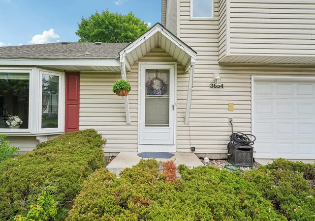 Photo 4 of Sale Pending at 3654 Gershwin Ln N, Saint Paul, MN 55128 | MLS# 7092394 | Listing updated on 2026-08-13