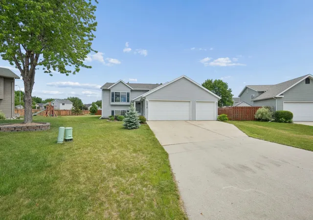 2nd image of 1719 Huntington Ct, West Fargo, ND 58078 | MLS# 7092498