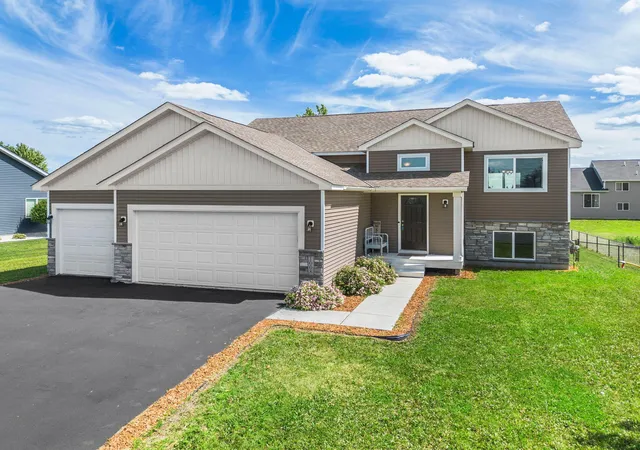 Photo 1 of Single family home for sale at 1008 Mulberry Ave Ne, Montgomery, MN 56069 | MLS# 7092515 | Listing updated on 2026-08-31
