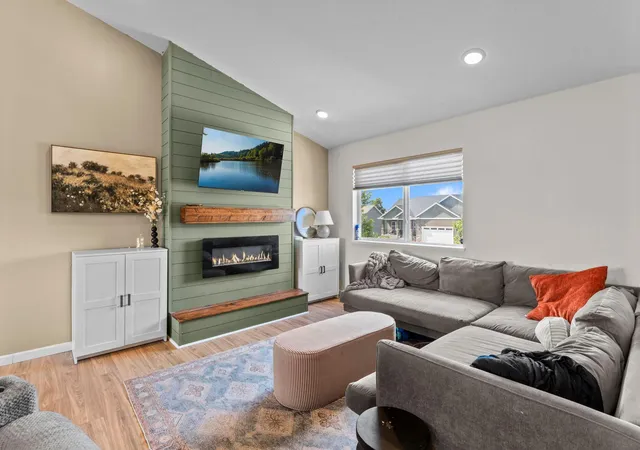Photo 3 of Single family home for sale at 1008 Mulberry Ave NE, Montgomery, MN 56069 | MLS# 7092515 | Listing updated on 2026-08-31