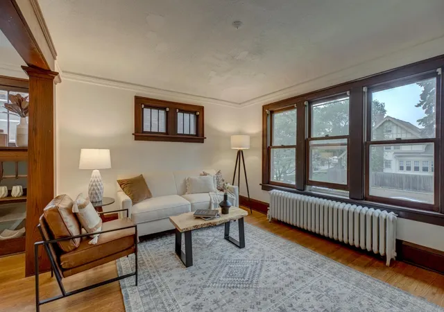 3rd image of 1088 Dayton Ave, Saint Paul, MN 55104 | MLS# 7092551
