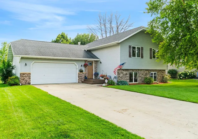 Homes for sale in Owatonna, MN | 543 Morning Dr, Owatonna, MN 55060 | MLS# 7092555