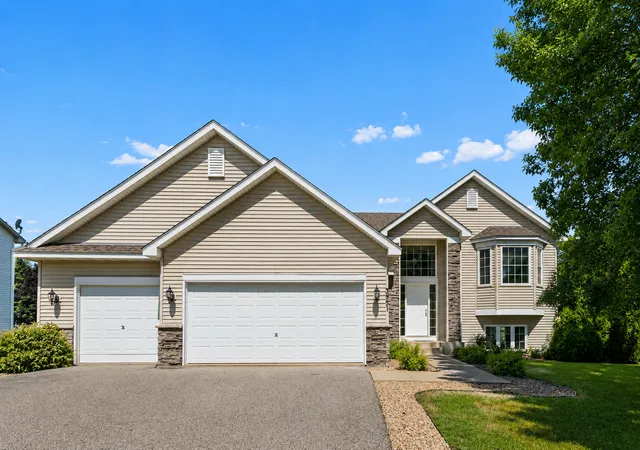 Photo 2 of Single family home for sale at 3951 Landings Dr, Saint Bonifacius, MN 55375 | MLS# 7092556 | Listing updated on 2026-09-05