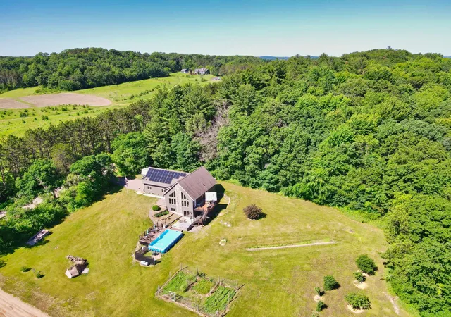 2nd image of E560 Cedar Rd, Eau Claire, WI 54701 | MLS# 7092607