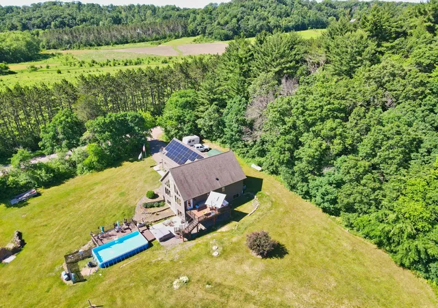 3rd image of E560 Cedar Rd, Eau Claire, WI 54701 | MLS# 7092607