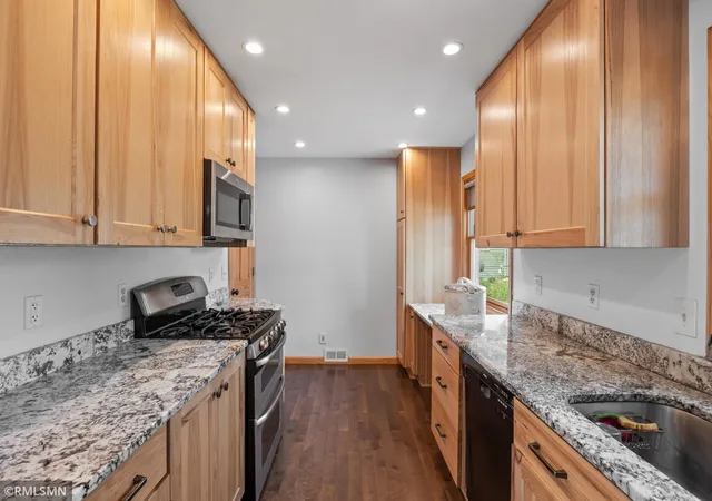 Photo 3 of Single family home for sale at 609 Nevada Ave E, Saint Paul, MN 55130 | MLS# 7092654 | Listing updated on 2026-09-04