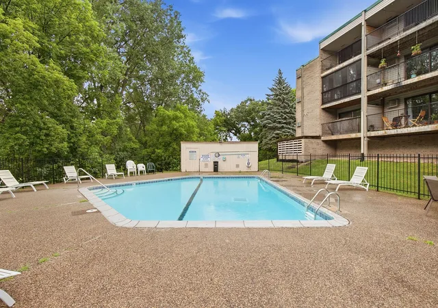 2nd image of 1871 Silver Bell Rd, Saint Paul, MN 55122