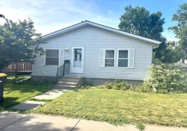Homes for sale in Redwood Falls, MN | 211 E Broadway St, Redwood Falls, MN 56283 | MLS# 7092680