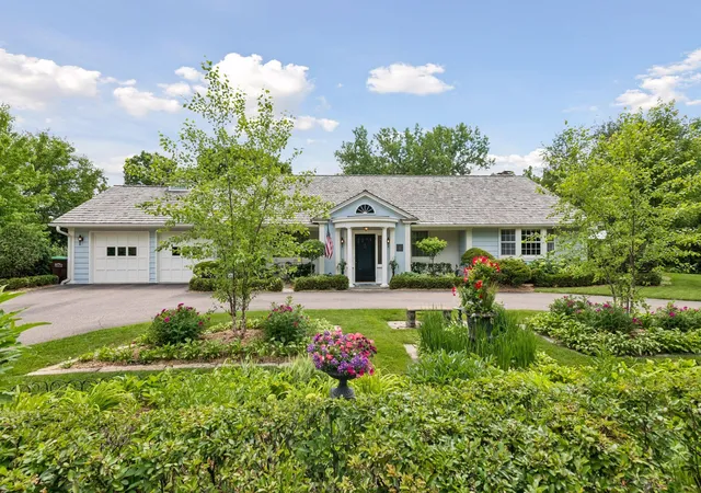2nd image of 17803 Maple Hill Rd, Wayzata, MN 55391 | MLS# 7092698