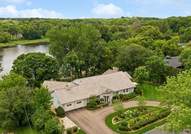 Photo 3 of Single family home for sale at 17803 Maple Hl Rd, Wayzata, MN 55391 | MLS# 7092698 | Listing updated on 2026-10-07
