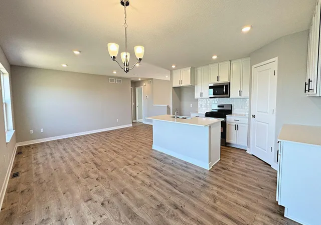 2nd image of 2605 Denali Ct, Shakopee, MN 55379 | MLS# 7092729