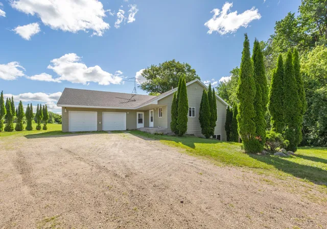 Photo 2 of Single family home for sale at 23493 Echo Ave, Faribault, MN 55021 | MLS# 7092737 | Listing updated on 2026-08-26