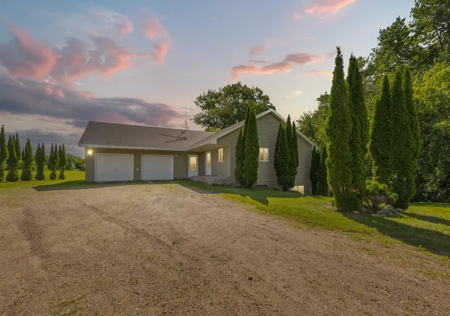 Photo 3 of Single family home for sale at 23493 Echo Ave, Faribault, MN 55021 | MLS# 7092737 | Listing updated on 2026-08-26