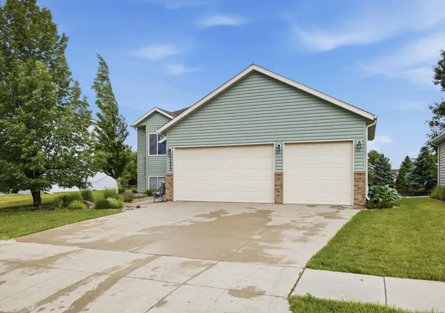 2nd image of 1403 35th Street Cir S, Moorhead, MN 56560 | MLS# 7092765