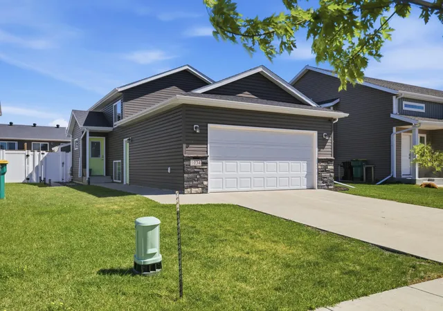 Homes for sale in West Fargo, ND | 1034 29th Ave W, West Fargo, ND 58078 | MLS# 7092818