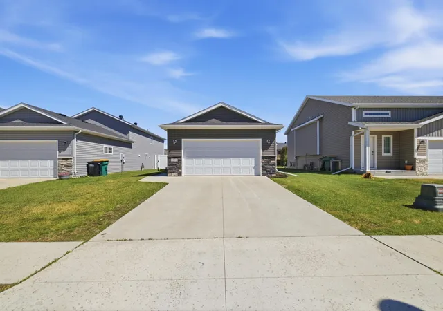Homes for sale in West Fargo, ND | 1034 29Th Ave W, West Fargo, ND 58078 | MLS# 7092818
