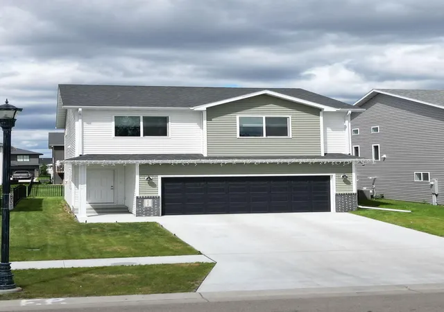 Homes for sale in West Fargo, ND | 6058 Martin Ln W, West Fargo, ND 58078 | MLS# 7092835