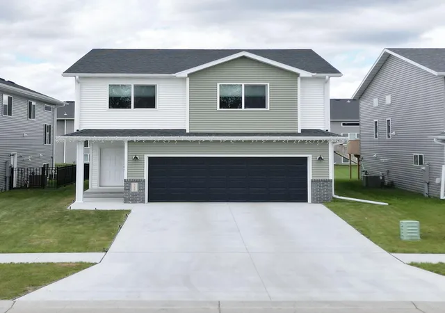Homes for sale in West Fargo, ND | 6058 Martin Ln W, West Fargo, ND 58078 | MLS# 7092835