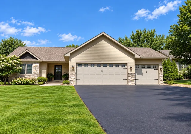 Photo 1 of Single family home for sale at 515 10th Avenue Ne, Lonsdale, MN 55046 | MLS# 7092855 | Listing updated on 2026-10-21