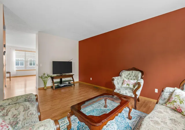 3rd image of 1778 Riverside Dr, Shakopee, MN 55379 | MLS# 7092864