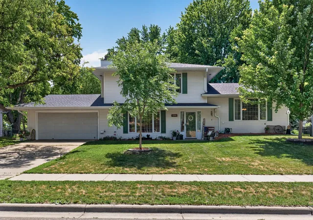 Single family home for sale at 1094 Lowell Dr, Saint Paul, MN 55124 | MLS# 7092875 | Listing updated on 2026-07-15