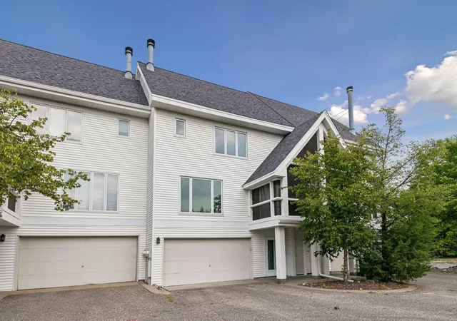 Photo 1 of Single family home for sale at 925 Dartmouth Ave Se, Minneapolis, MN 55414 | MLS# 7092880 | Listing updated on 2026-10-29