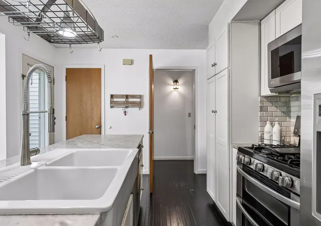 Photo 3 of Single family home for sale at 925 Dartmouth Ave SE, Minneapolis, MN 55414 | MLS# 7092880 | Listing updated on 2026-09-23