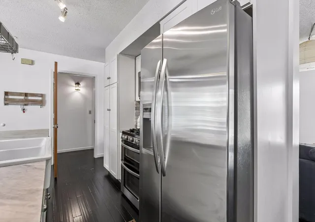 Photo 4 of Single family home for sale at 925 Dartmouth Ave SE, Minneapolis, MN 55414 | MLS# 7092880 | Listing updated on 2026-09-23