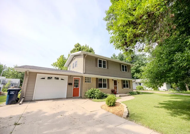 Homes for sale in Morris, MN | 3 Sunnyslope Rd, Morris, MN 56267 | MLS# 7092957