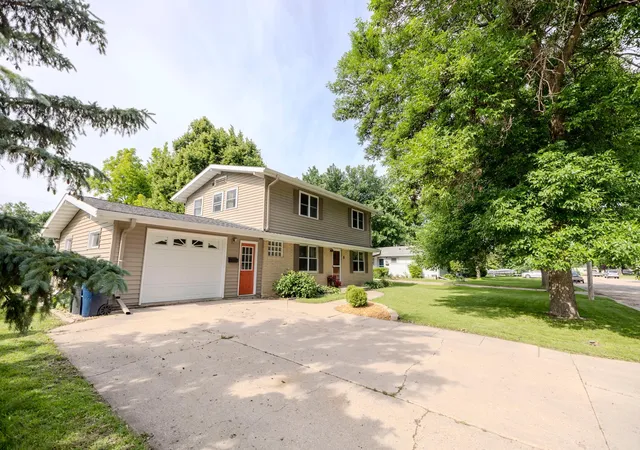 Homes for sale in Morris, MN | 3 Sunnyslope Rd, Morris, MN 56267 | MLS# 7092957