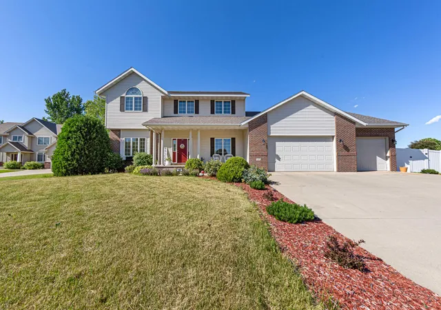1st image of 100 Park Pl, Mankato, MN 56001 | MLS# 7092995