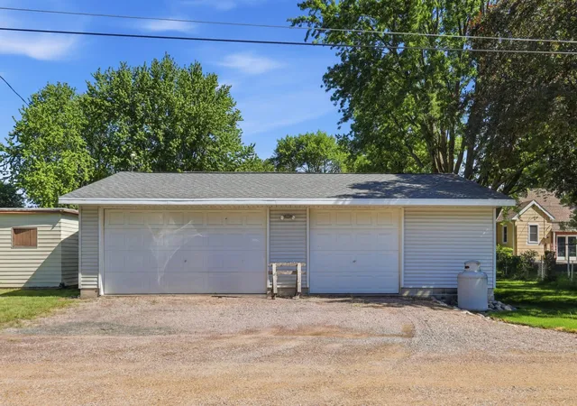 47th image of 424 E 11th St, Gibbon, MN 55335 | MLS# 7093082
