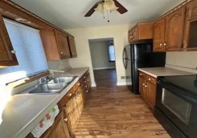 4th image of 905 9Th Ave Sw, Austin, MN 55912 | MLS# 7093113