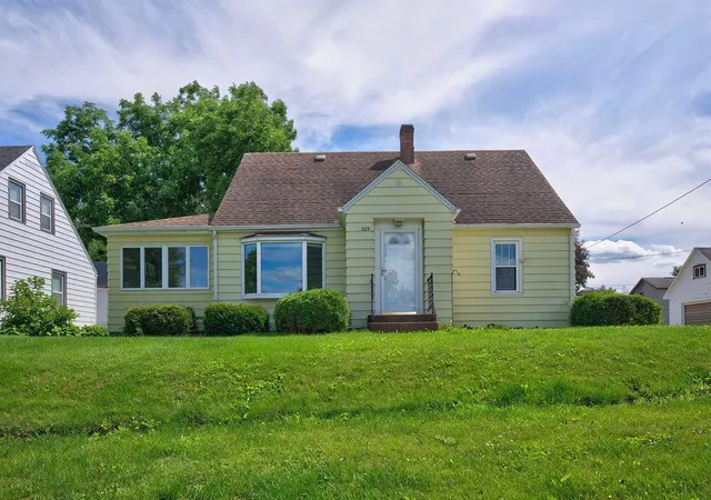 1st image of 325 W South St, Caledonia, MN 55921 | MLS# 7093141