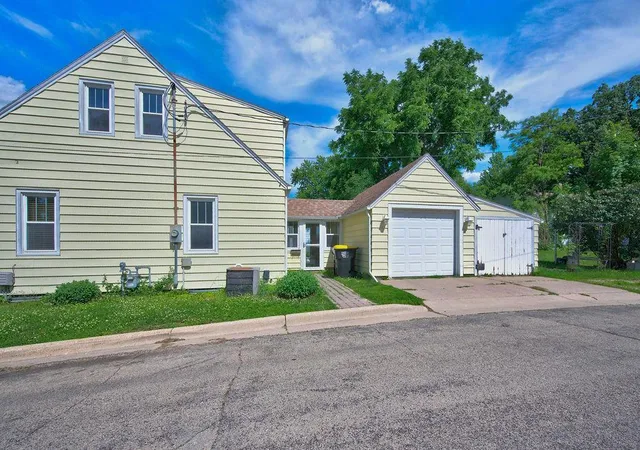 2nd image of 325 W South St, Caledonia, MN 55921 | MLS# 7093141