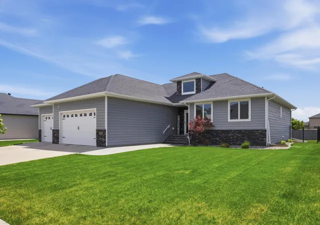 2nd image of 311 39th Ave E, West Fargo, ND 58078 | MLS# 7093172