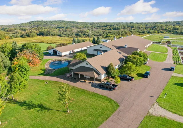 3rd image of 2822 Jean Duluth Rd, Duluth, MN 55804 | MLS# 7093176