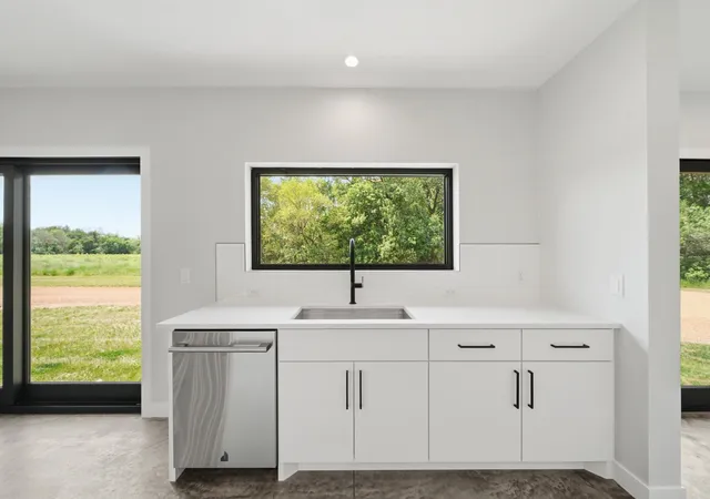 Photo 4 of Single family home for sale at 880 Wild Oak Trl, Maple Plain, MN 55359 | MLS# 7093202 | Listing updated on 2026-09-12