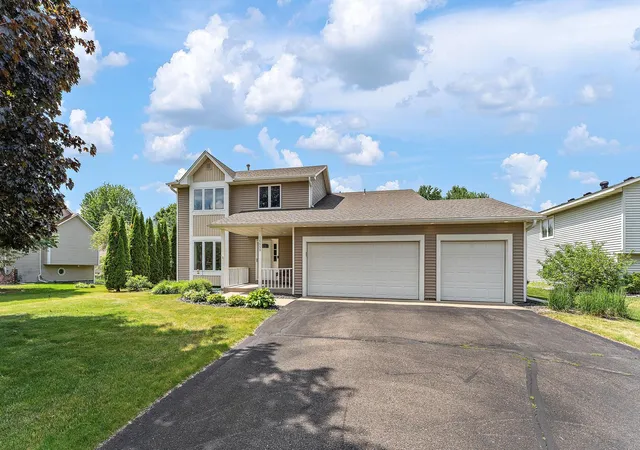 Homes for sale in Apple Valley, MN | 15659 Highview Ln, Apple Valley, MN 55124 | MLS# 7093210